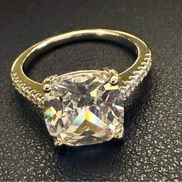 Costume/fashion jewelry, NEW huge diamond ring, beautiful size 7 - Picture 2 of 6